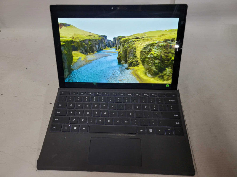 Microsoft Surface Pro 4 - i5-6300U, 8GB RAM, 256GB SSD - READ