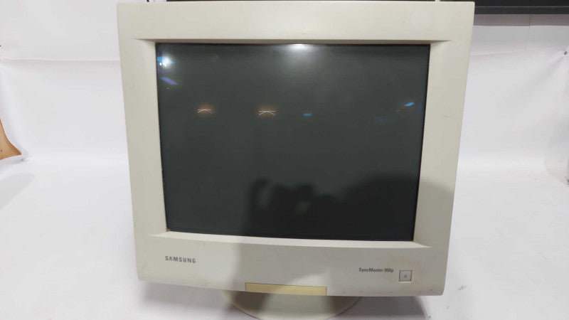 Samsung SyncMaster 950P 19\\" Retro Vintage CRT Gaming Monitor VGA #