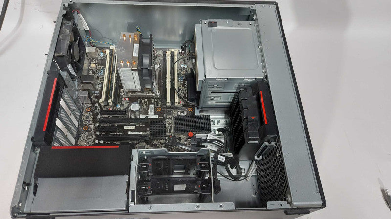 Lenovo Thinkstation P520 Xeon W2125 @ 4.00ghz / 16gb ram / READ #
