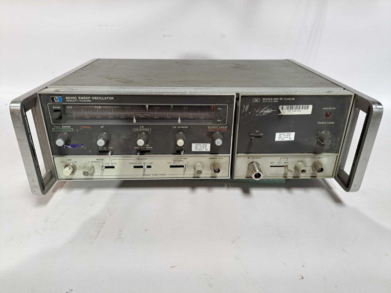 Vintage HP 8620C SWEEP OSCILLATOR W/ 86260A-H89 RF PlugIn #