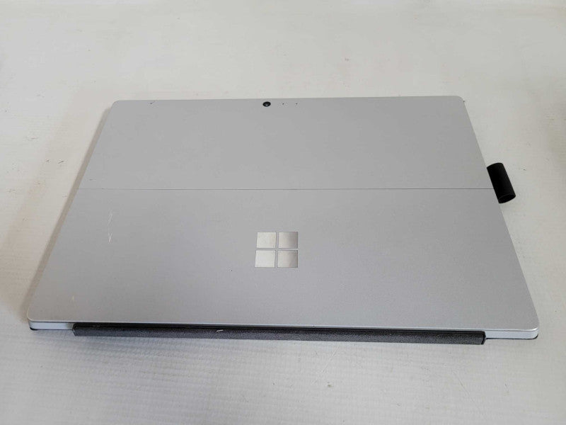Microsoft Surface Pro 4 - i5-6300U, 8GB RAM, 256GB SSD - READ