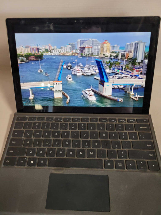 Microsoft Surface Pro 4 - i5-6300U, 8GB RAM, 256GB SSD