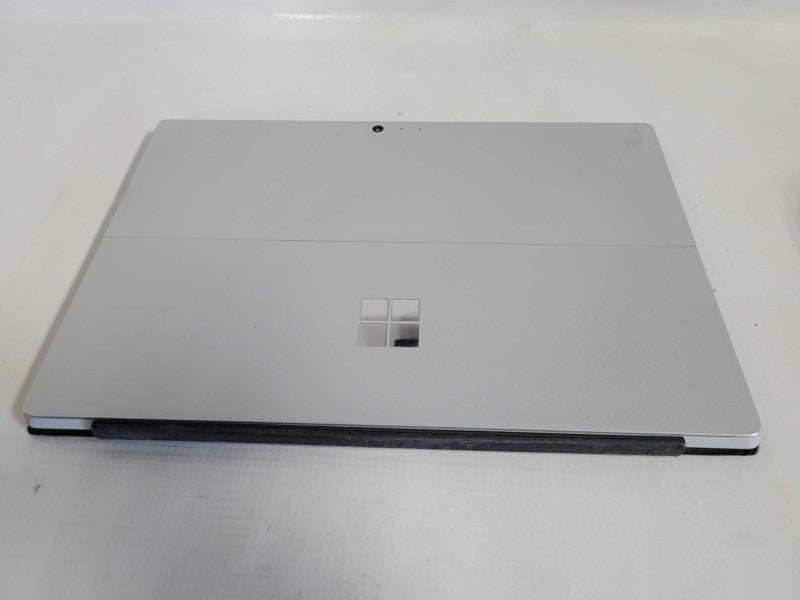 Microsoft Surface Pro 4 - i5-6300U, 8GB RAM, 256GB SSD