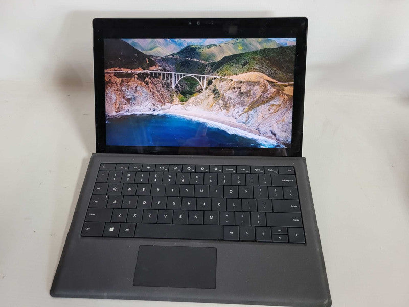 Microsoft Surface Pro 4 - i5-6300U, 8GB RAM, 256GB SSD - READ