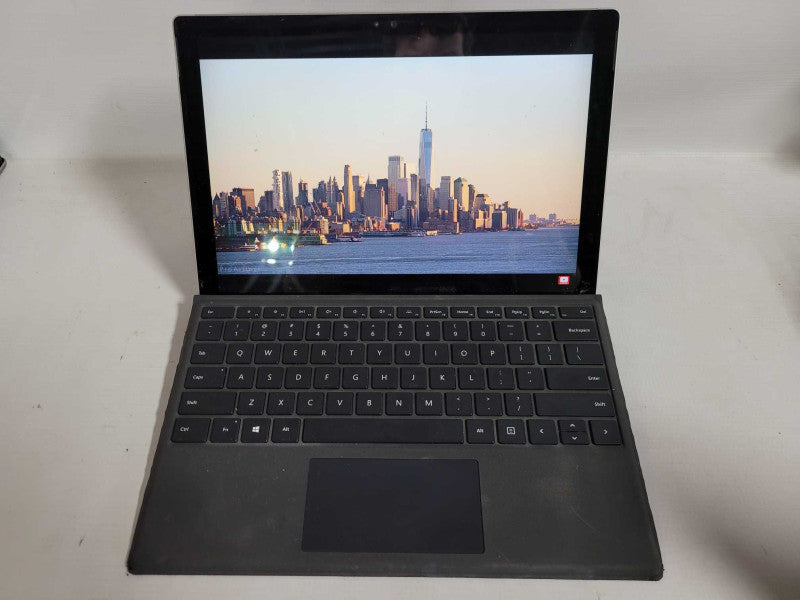 Microsoft Surface Pro 4 - i5-6300U, 8GB RAM, 256GB SSD