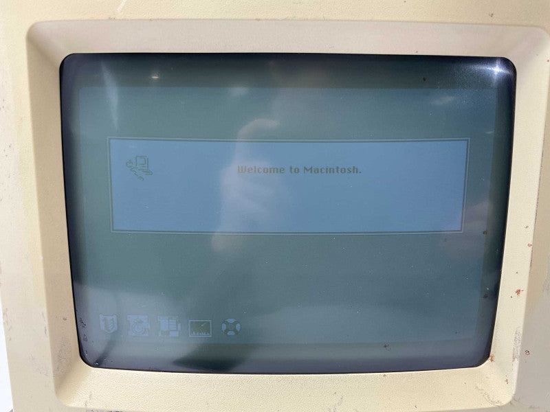 Macintosh Classic ii Model M4150 READ  -