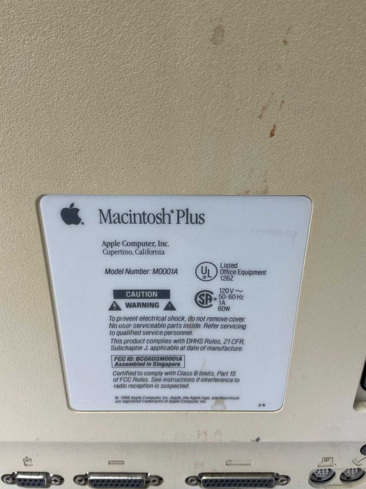 Apple Macintosh Plus MODEL: M0001A READ  -