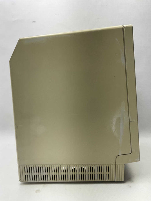 Apple Macintosh SE/30 1Mbyte RAM, 800K Drive, 20SC Hard Disk Model: M5011 -