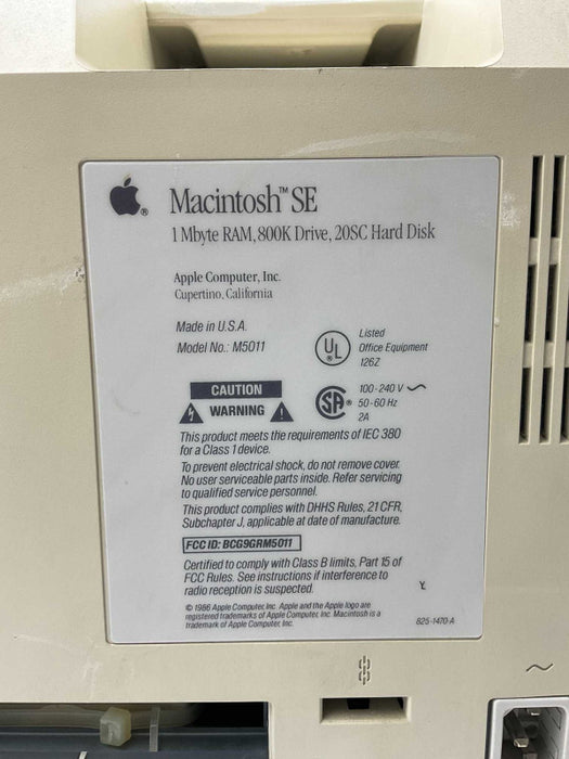 Apple Macintosh SE/30 1Mbyte RAM, 800K Drive, 20SC Hard Disk Model: M5011 -