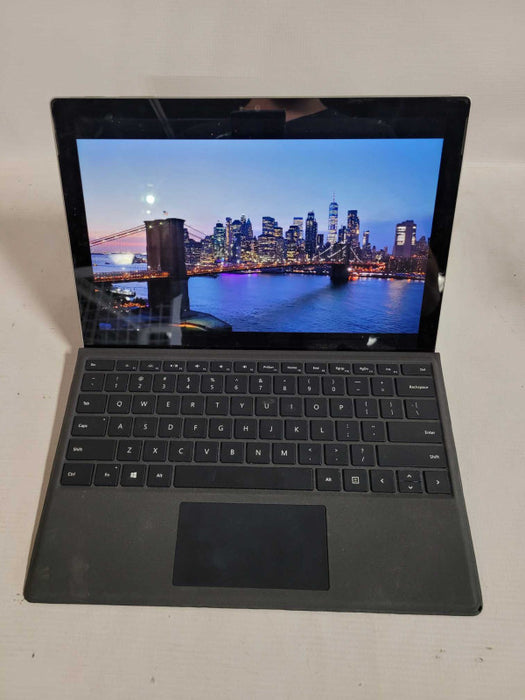 Microsoft Surface Pro 4 - i5-6300U, 8GB RAM, 256GB SSD