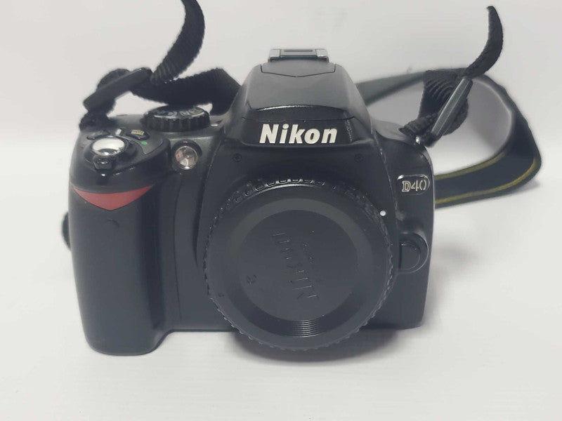 Nikon D40 6.1MP DSLR Camera Body (AS-IS) |