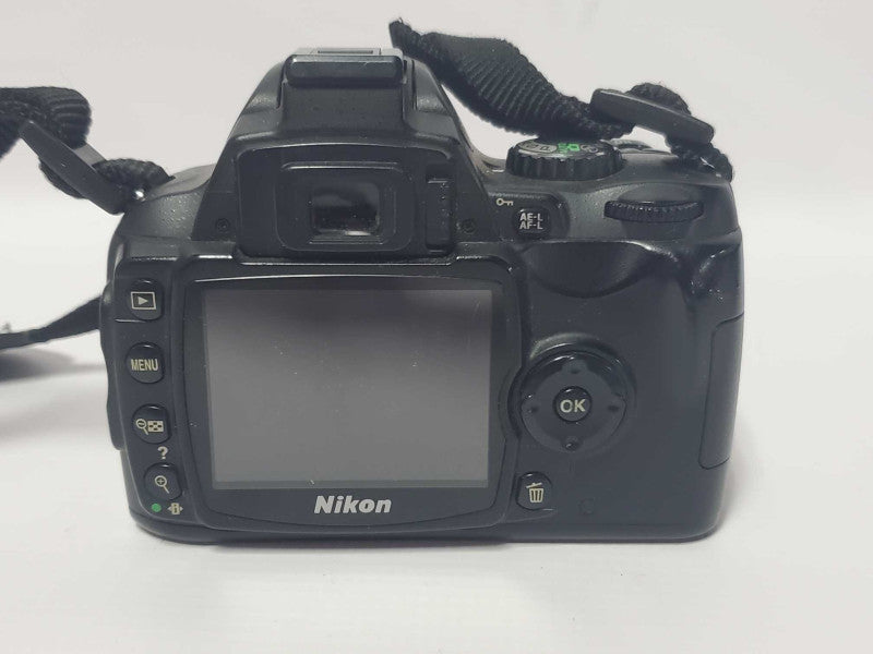 Nikon D40 6.1MP DSLR Camera Body (AS-IS) |