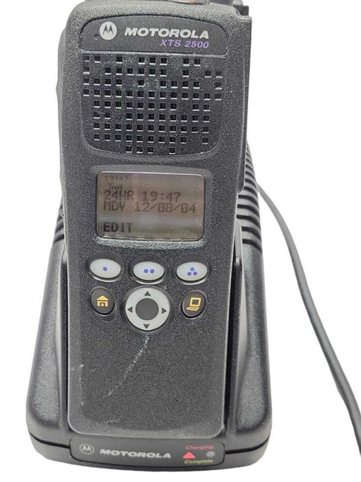 Motorola XTS 2500 H46UCF9PW6BN Digital Radio with Charging Cradle, READ _