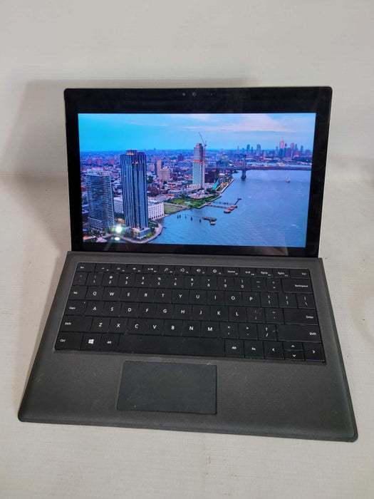Microsoft Surface Pro 4 - i5-6300U, 8GB RAM, 256GB SSD - READ