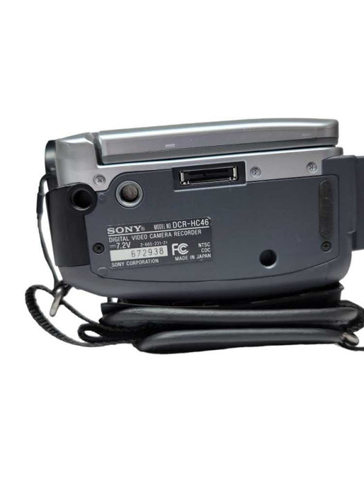 Sony Handycam DCR-HC46 Digital Video Cassette Mini DV Camcorder w/ Charger