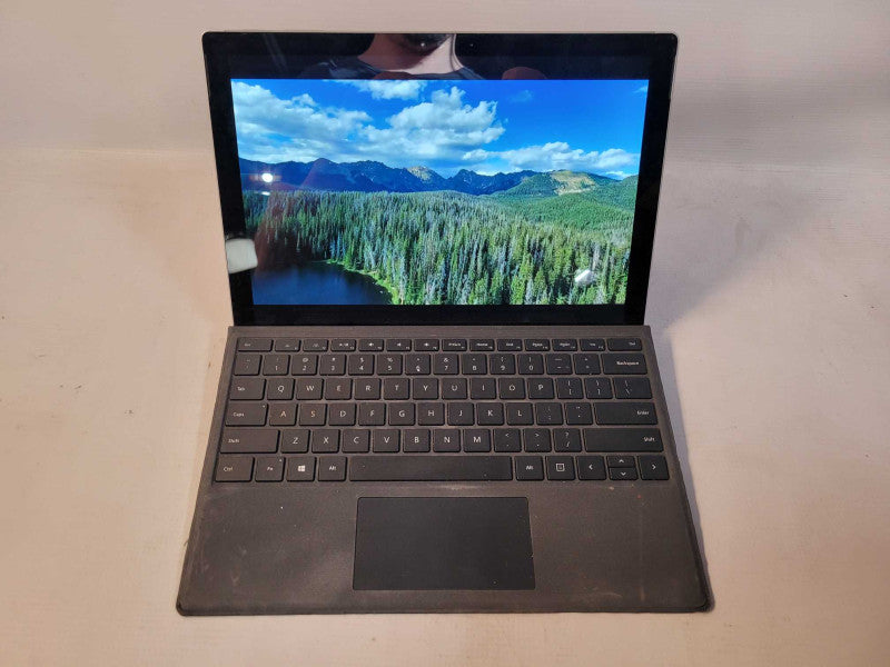 Microsoft Surface Pro 4 - i5-6300U, 8GB RAM, 256GB SSD