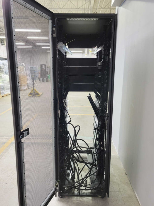 Hitachi 42U Rack with Side Covers, 4x Spectrum Power 72A-130BMHEN-01 PDUs SEE _