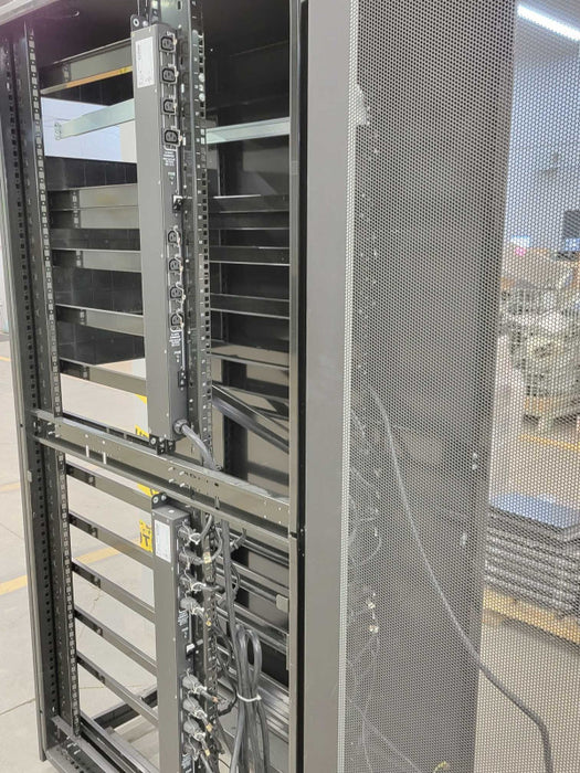 Hitachi 42U Rack with Side Covers, 4x Spectrum Power 72A-130BMHEN-01 PDUs SEE _
