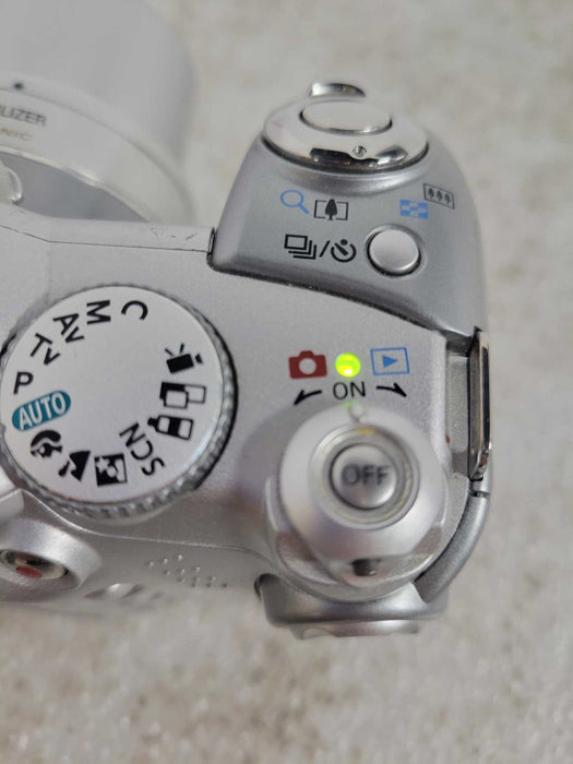 Canon PowerShot S2 IS 5.0MP 12x Zoom Flip Screen Compact Digital Bridge Camer !