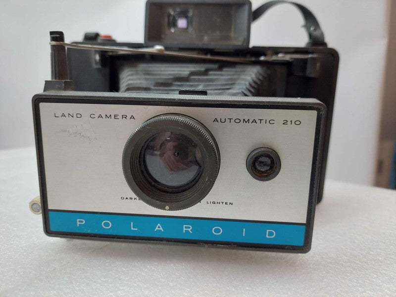 Vintage Polaroid Automatic 210 Land Camera with strap ?