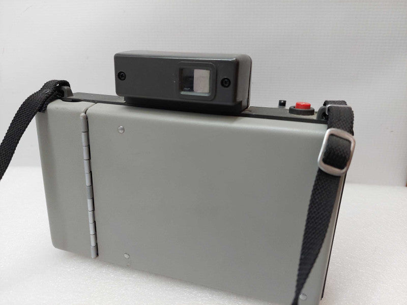 Vintage Polaroid Automatic 210 Land Camera with strap ?