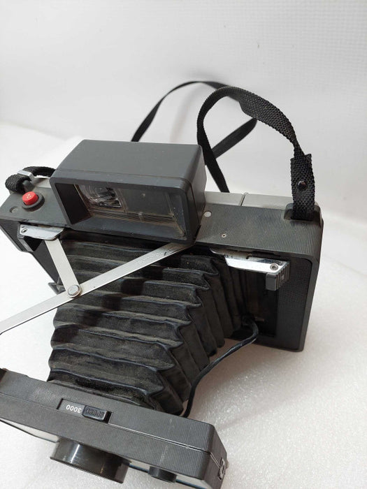 Vintage Polaroid Automatic 210 Land Camera with strap ?