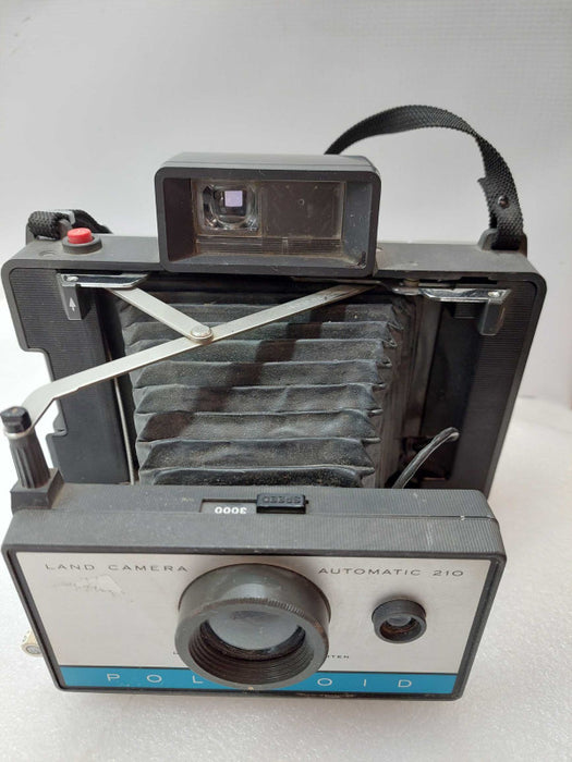 Vintage Polaroid Automatic 210 Land Camera with strap ?