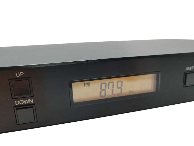TOA  - DT-930 - AM/FM SYNTHESIZER TUNER _