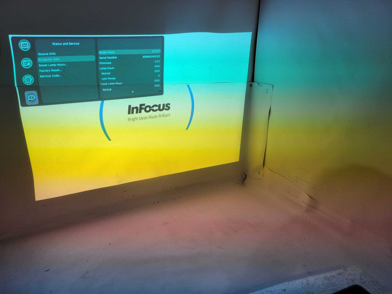 InFocus P1503 Mobile Short-Throw Widescreen DLP Projector 3000 Lumens !