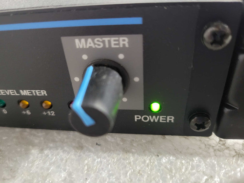 Shure SCM268 4-Channel Microphone Mixer !