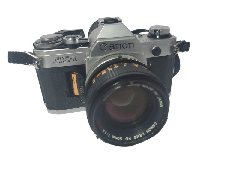 Canon AE-1 Vintage 35mm Film Camera (READ) |