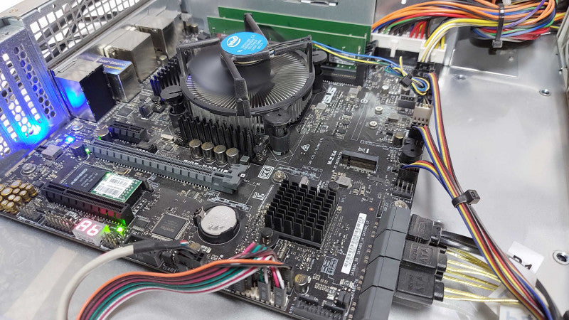 SENECA #XNVR200 NVR/Server Xeon E3-1225 V6 @ 3.30ghz / 8gb ram / READ #