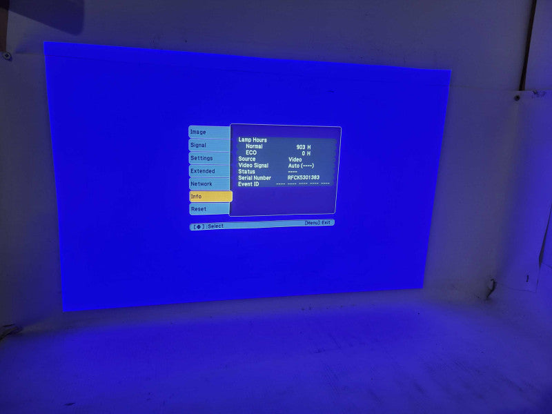 EPSON PowerLite 1761W 3LCD Projector - H478A - 2600 LUMENS READ !