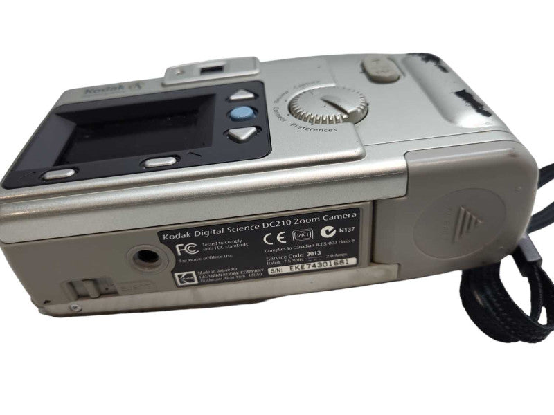 Kodak DC210  Zoom Camera  with case &