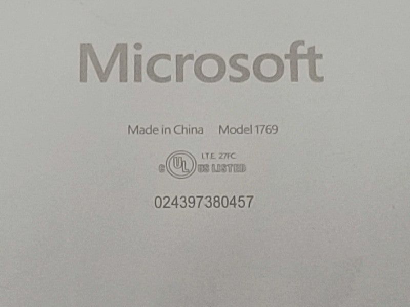 Microsoft Surface Laptop 1769 Core i5-7300U 2.6GHz, 8GB, 256GB SSD, READ _