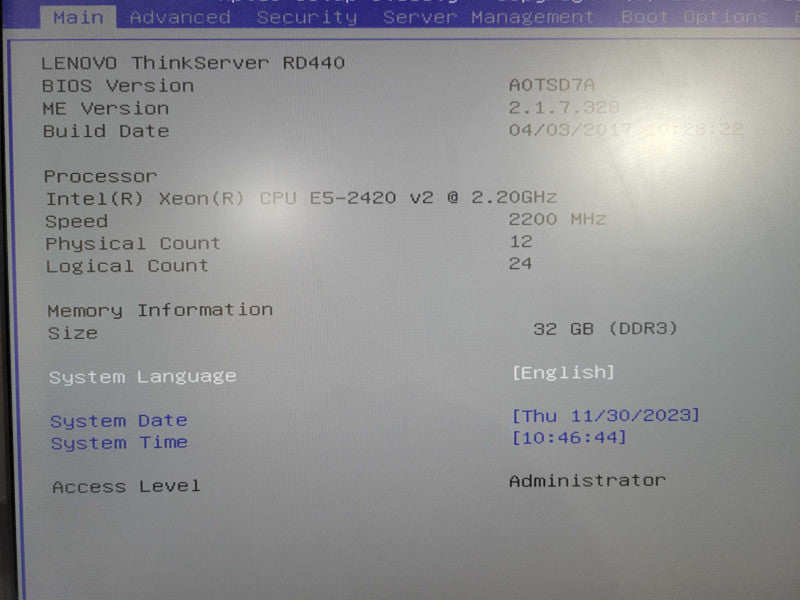Lenovo ThinkServer RD440 Xeon E5-2420 v2 @ 2.20GHz 32GB Ram LSI RAID  2x PSU !