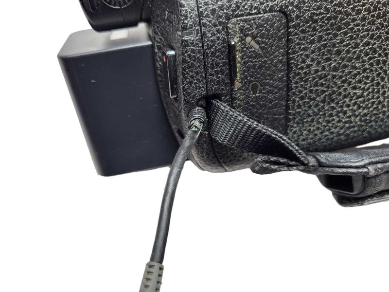 Sony Handycam FDR-AX33 4K 20.6 MP 10x Optical Zoom Camcorder READ $