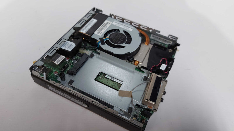 Lenovo thinkcenter M715q Ryzen 3 PRO 2400GE Vega Gfx / 8gb ram / read #