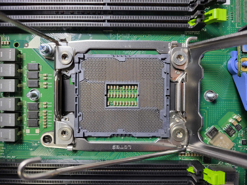 Dell PE R720 No CPU/RAM/HDD READ $
