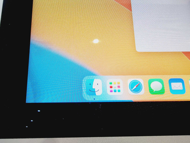 Apple iMac 2017 21.5\\" Core i5-7360U @ 2.3GHz 8GB DDR4 1TB HDD [Read] (