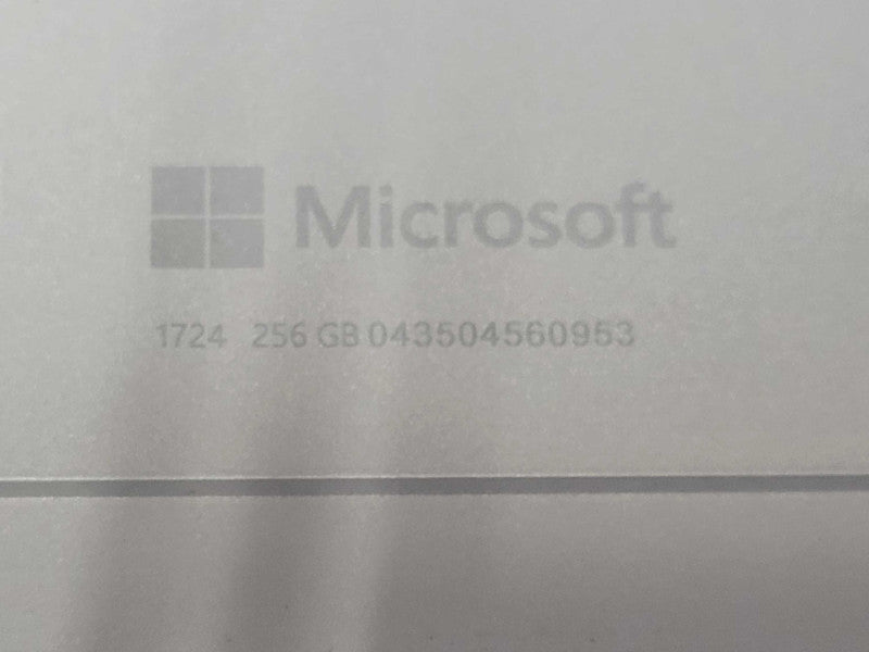 Microsoft Surface Pro 4 Core i5-6300U 2.4GHz, 8GB GB 256GB SSD READ _