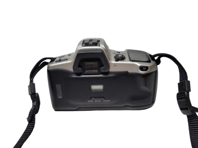 Minolta Dynax 500si + 28mm-80mm + Lowepro Topload Zoom1 %