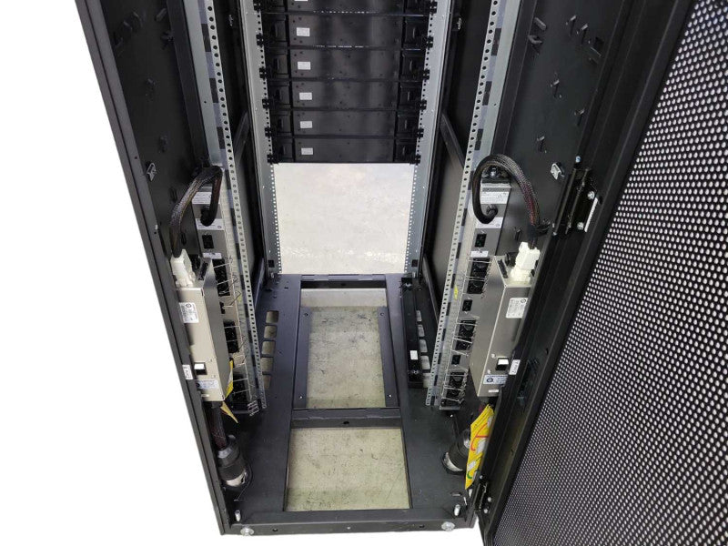 EMC 42U Networking Server Storage Rack Cabinet T-Rack1 w/ 2x Keys and PDUs _