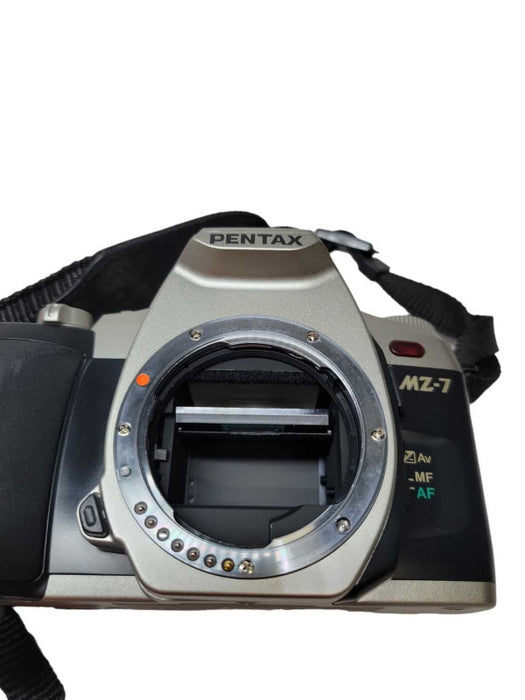 Pentax MZ-7 Film Camera with 28mm-200mm f3.8-22 %