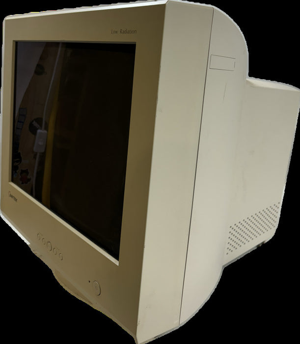 DAYTEK 905DF \\"Low Radiation\\" 17\\" Flat Screen CRT Monitor Made In Korea