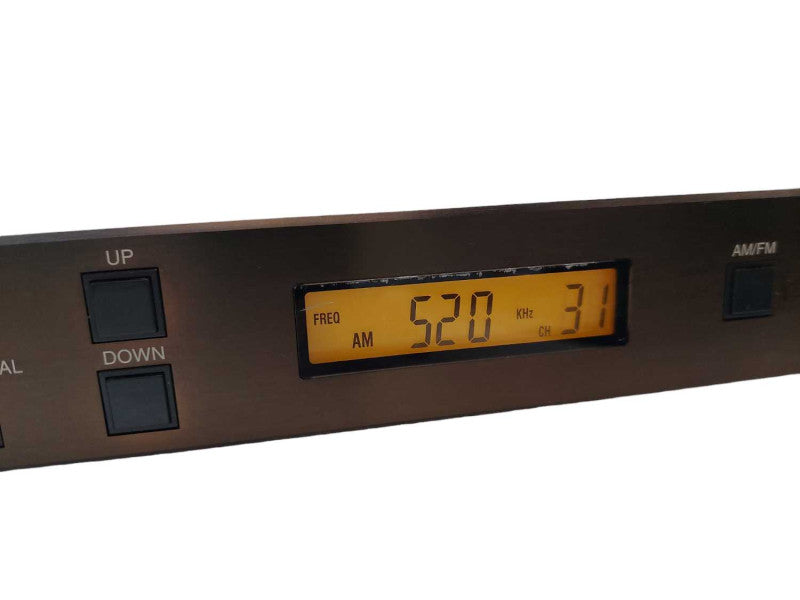 Toa AM/FM Synthesizer Tuner DT-930 =