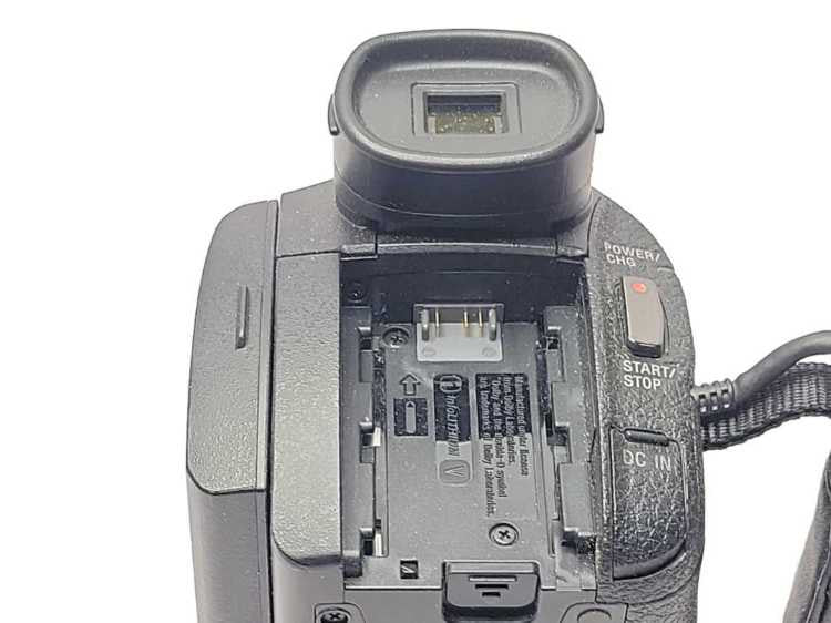 Sony Handycam FDR-AX33 4K 20.6MP Wi-Fi Camcorder - Black, READ _