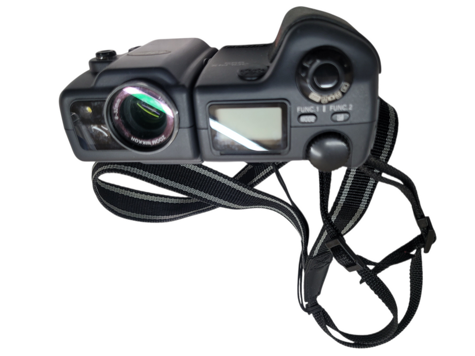 Nikon COOLPIX E995 Compact Digital Camera