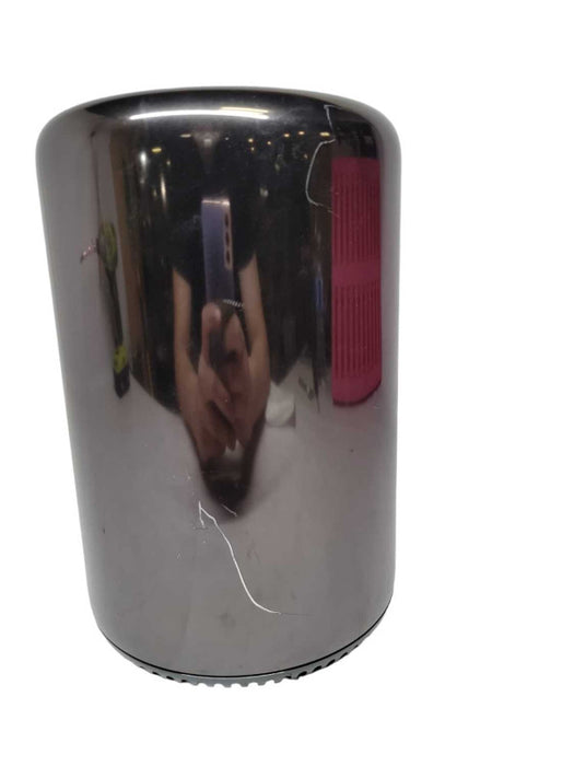 Mac Pro (Late 2013) Xeon E5-1620 v2 | 16GB | 250GB SSD | 2xFirePro D300 2GB % %