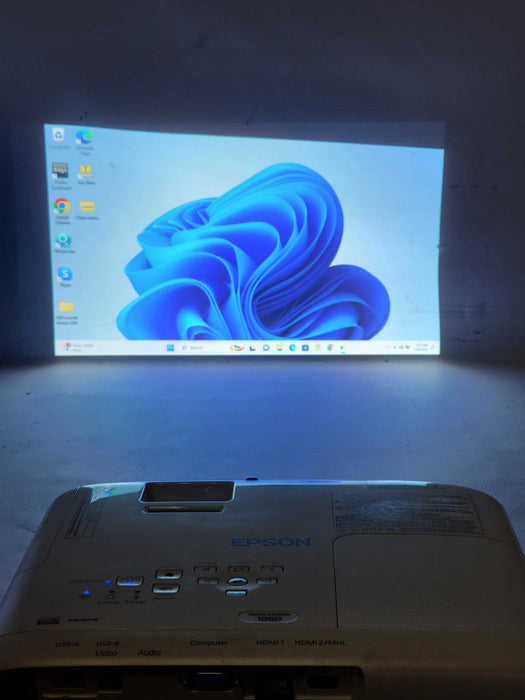 Epson LCD Projector Home Cinema 1060 H849A, 475 Lamp Hours, No Remote _